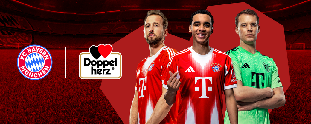 Three FC Bayern Munich players pose in their team jerseys. One is wearing a red and white striped jersey, while another is in a green goalkeeper shirt. The background features a soccer stadium, and logos for FC Bayern Munich and Doppelherz are displayed.